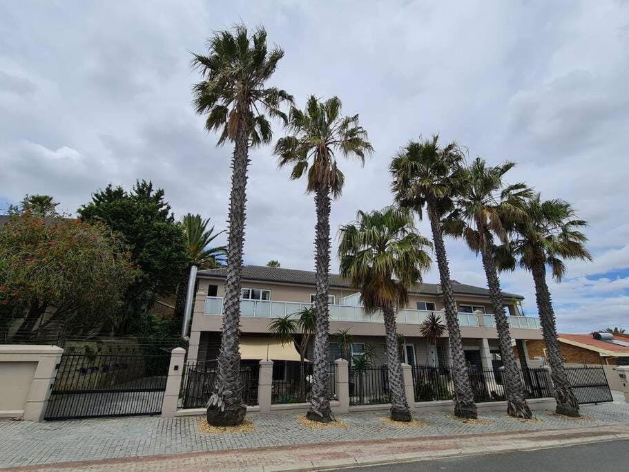 Palm Zicht MAIN 3 bedroom apartment Apartment in Cape Town