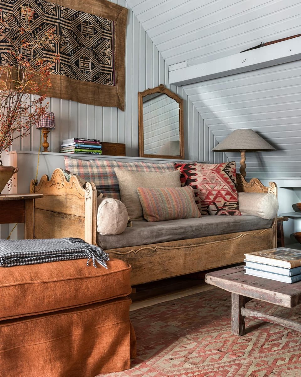 Living room, Seating area