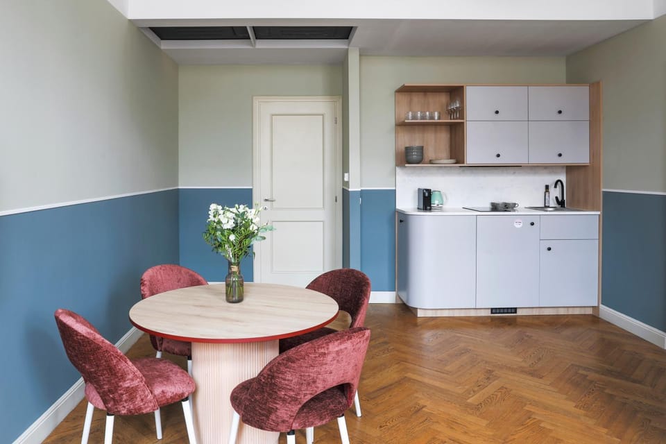 Seating area, Dining area, kitchen