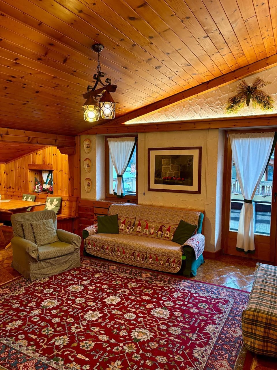 Communal lounge/ TV room