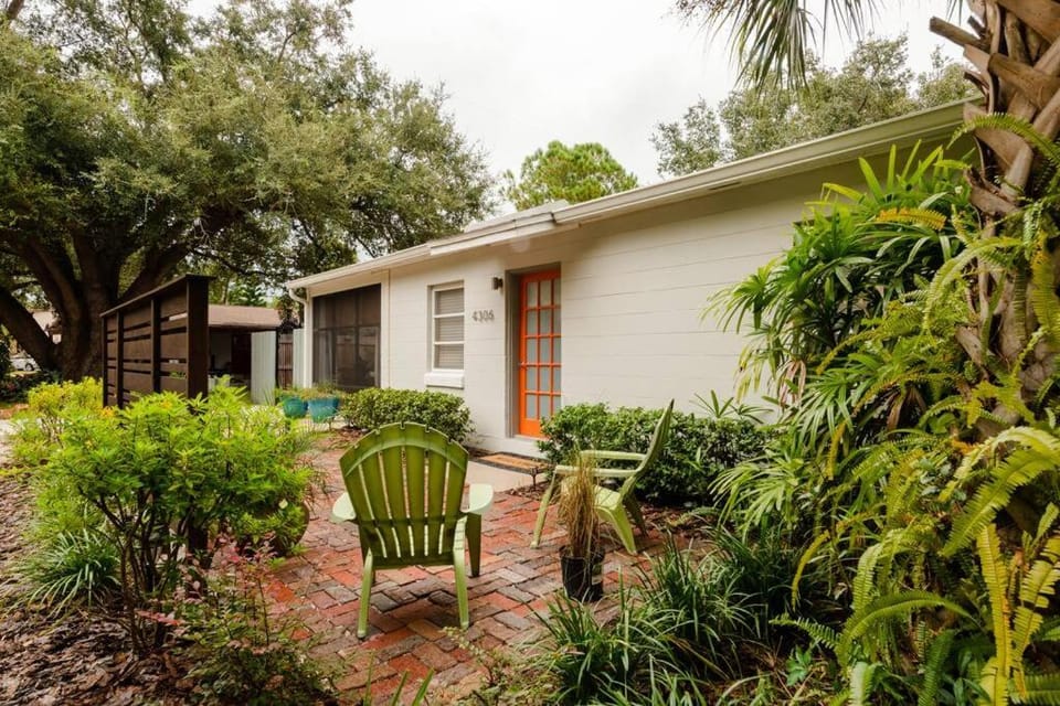 Relax at Renellie House in Tampa