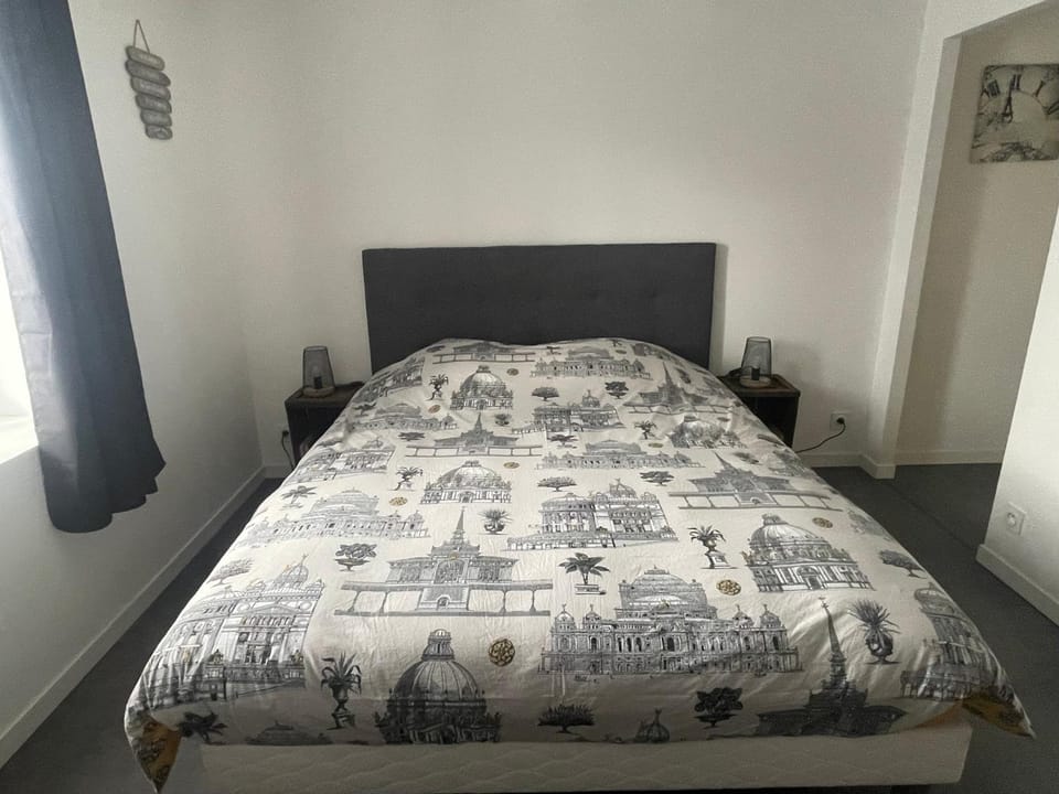 Bed, Photo of the whole room, Bedroom