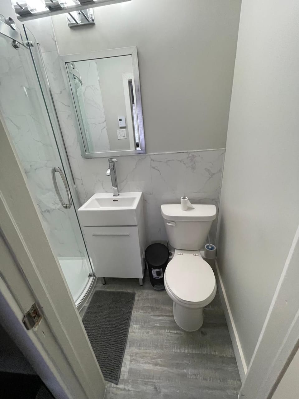Shower, Toilet