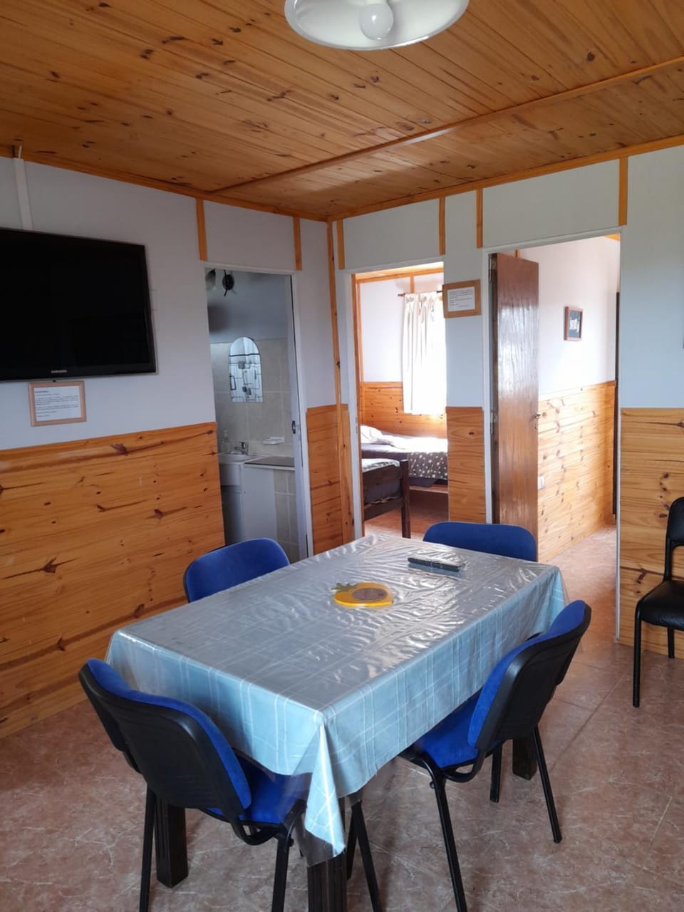 Communal lounge/ TV room, TV and multimedia, Dining area