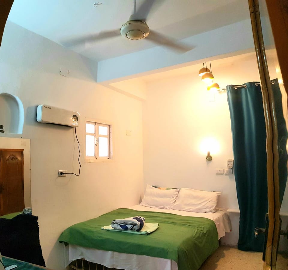 Bed, Photo of the whole room, Bedroom, towels, air conditioner