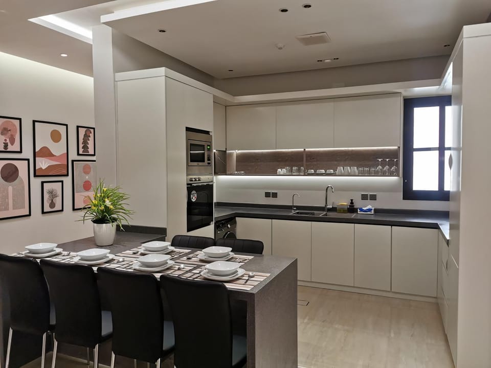 Kitchen or kitchenette, Dining area, minibar, pet friendly, stove