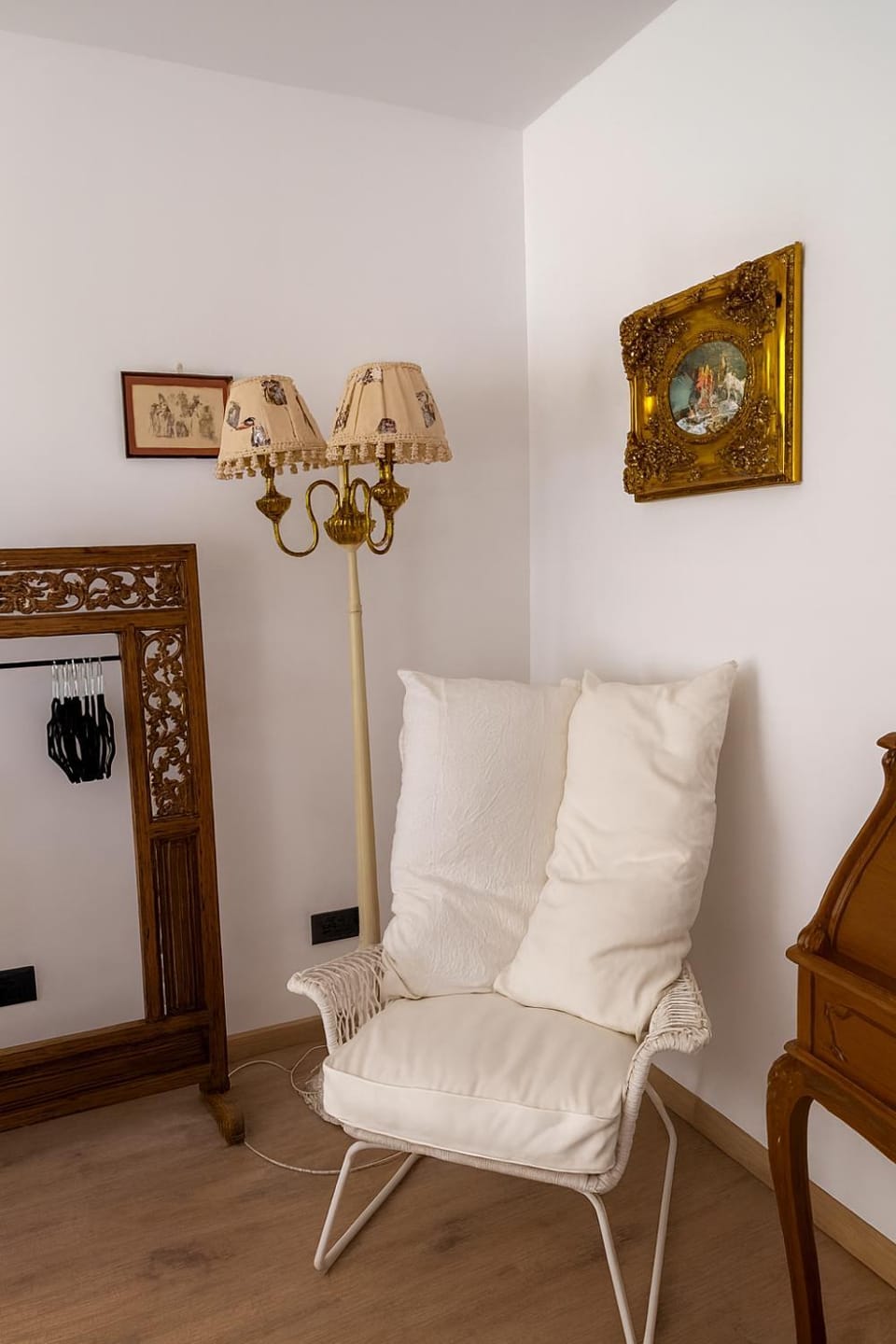 Beautiful floral apartment on Navigli Apartment in Milan