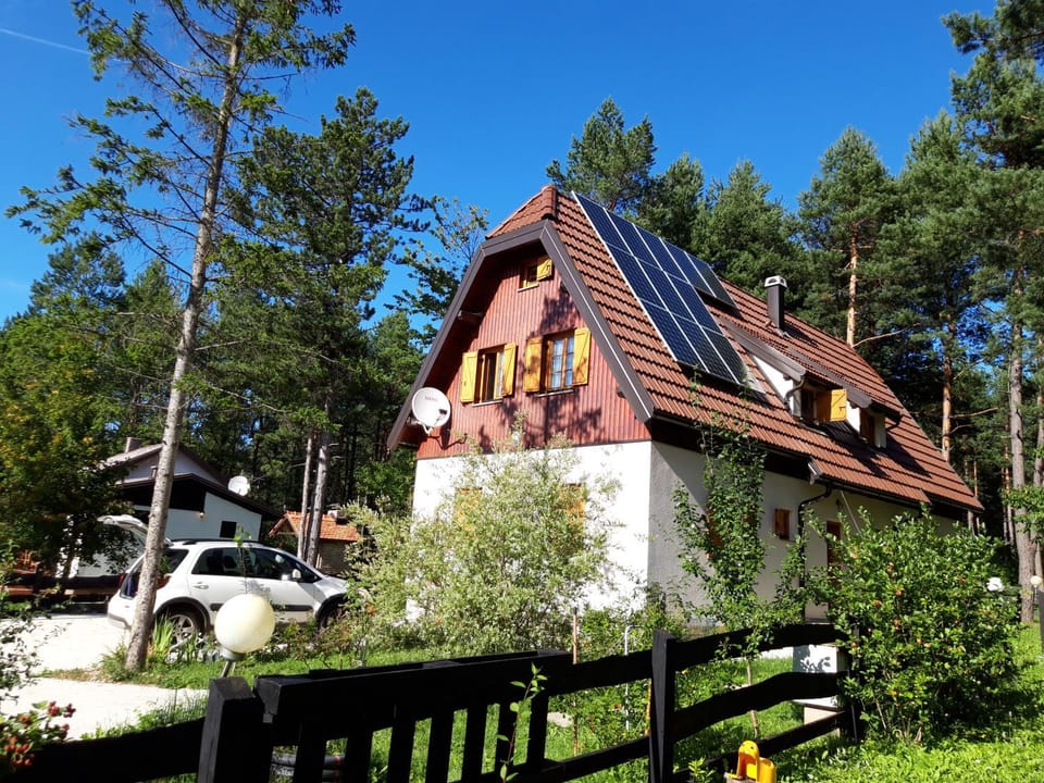 Property building, Day, Natural landscape, Inner courtyard view, Parking, locker