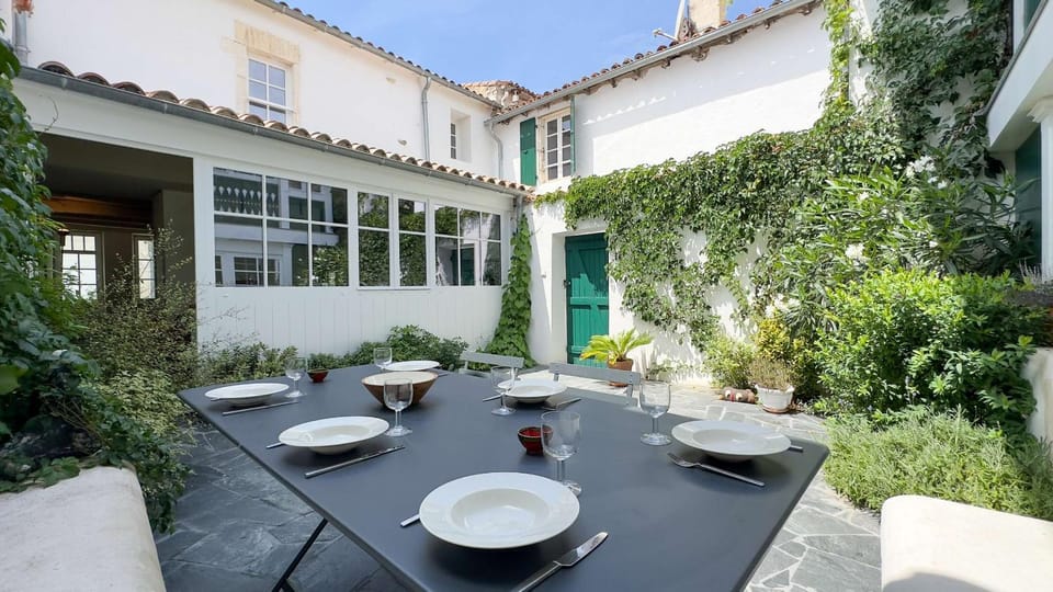 Property building, Patio, Garden, Dining area, Garden view