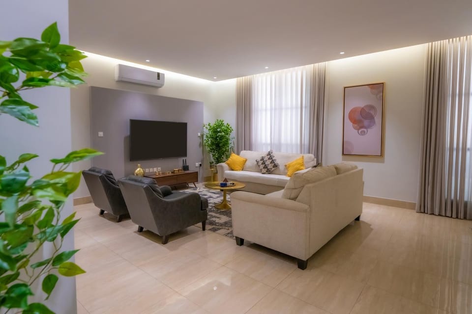 Luxurious Three Bedroom Apartment North of Riyadh شقة فخمة مكونة من ثلاث غرف نوم شمال الرياض Apartment in Riyadh