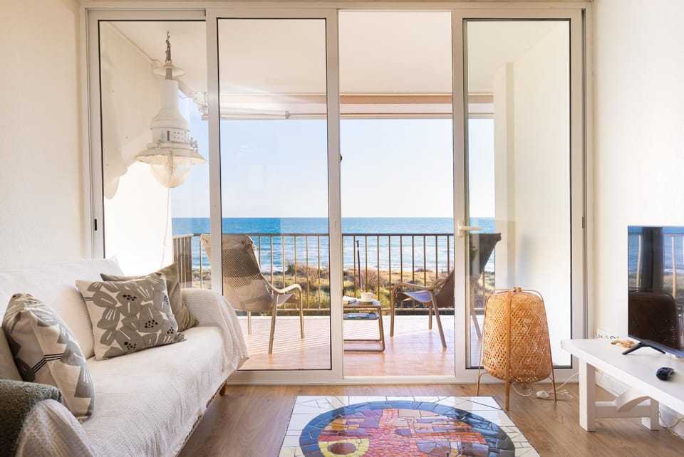 LETS HOLIDAYS Beach front apartment in Gavà Mar, Pine Beach Apartment in Catalonia