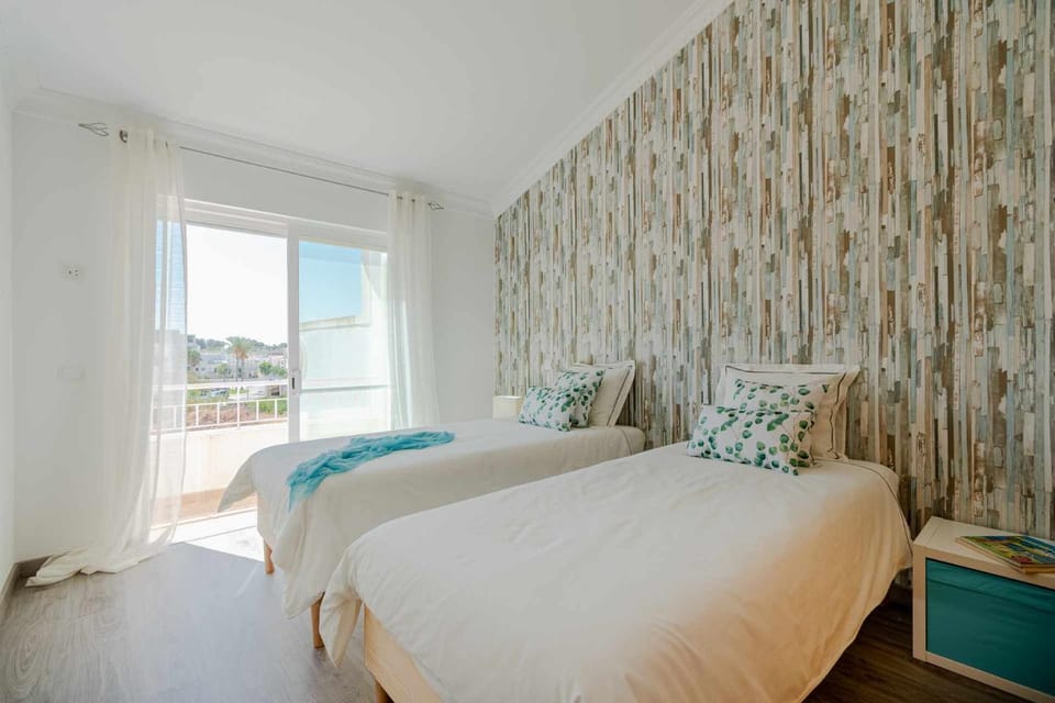 Bed, Bedroom, air conditioner