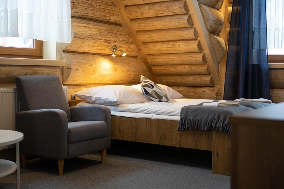 Bed, Living room, Photo of the whole room, Seating area