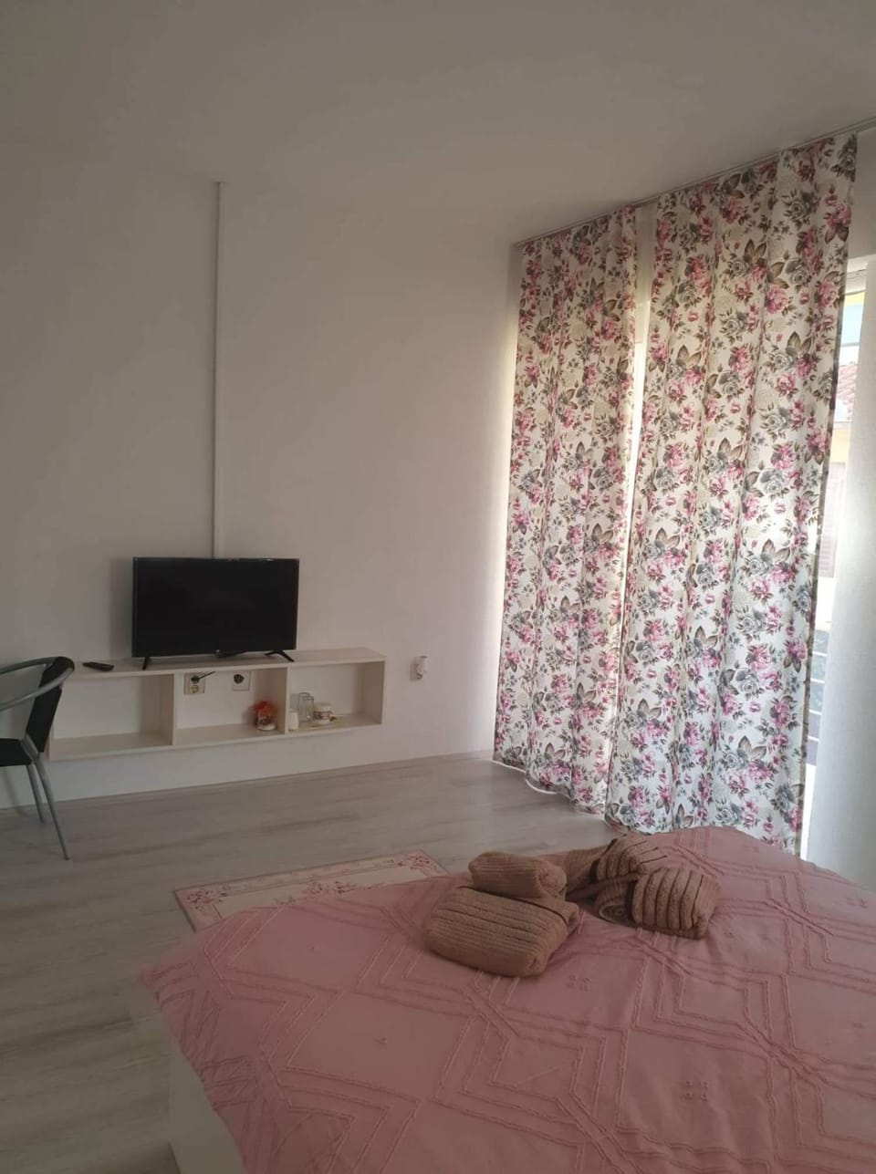 Bed, TV and multimedia