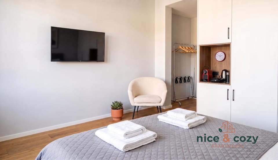 Bed, TV and multimedia, Kitchen or kitchenette, Photo of the whole room, Bedroom, towels, wardrobe