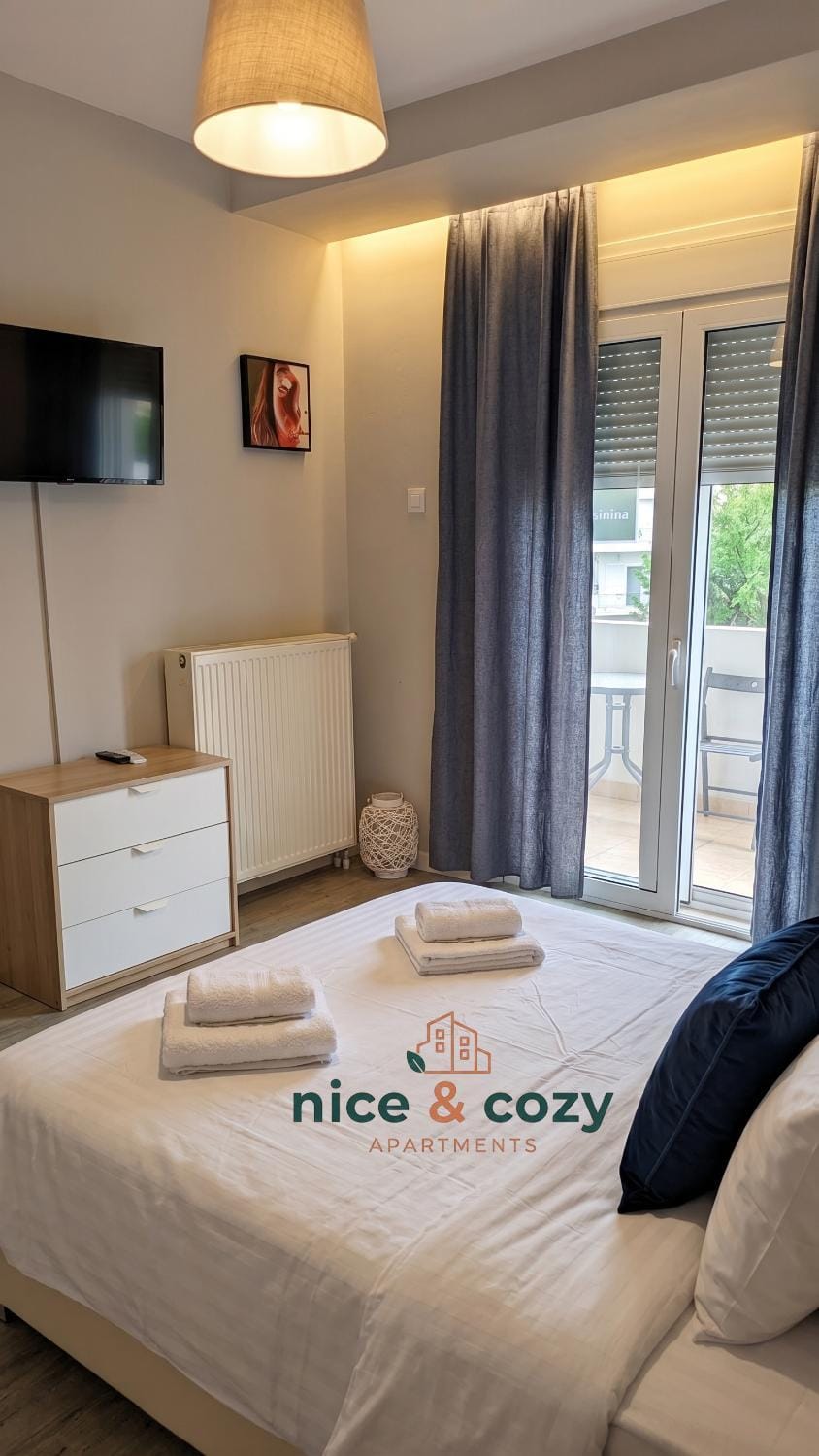 Bed, TV and multimedia, Photo of the whole room, Evening entertainment, Bedroom, towels