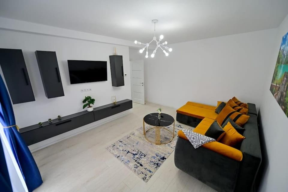 TV and multimedia, Living room, Seating area, Evening entertainment