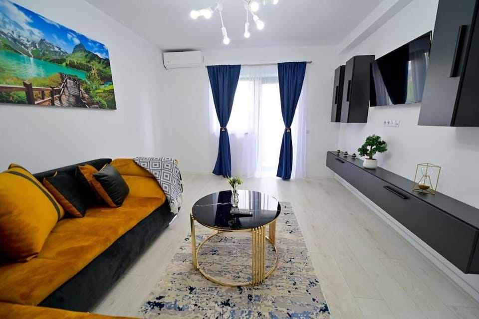 TV and multimedia, Living room, Seating area, Evening entertainment, air conditioner