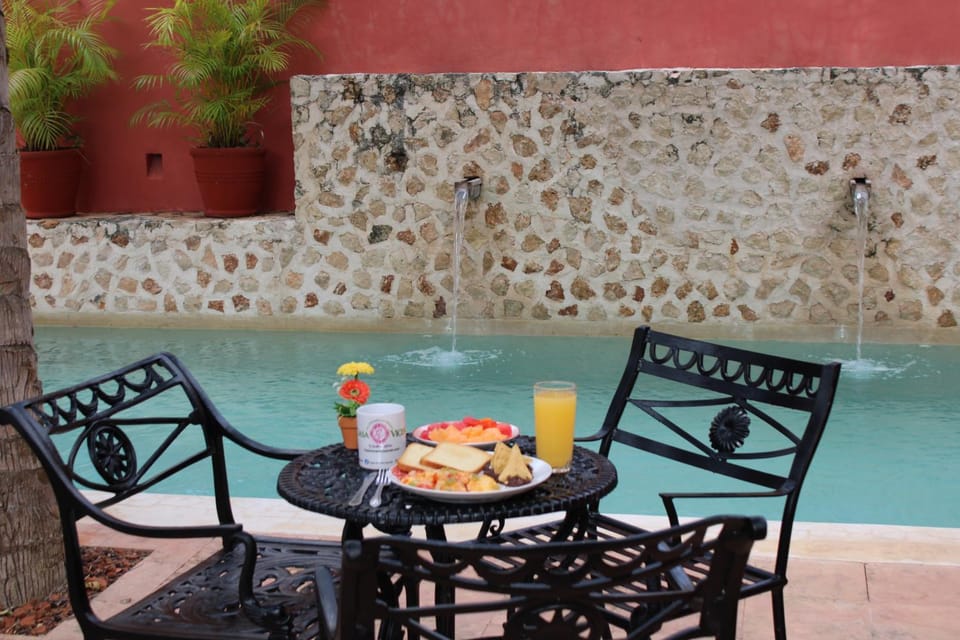 Swimming pool, Breakfast