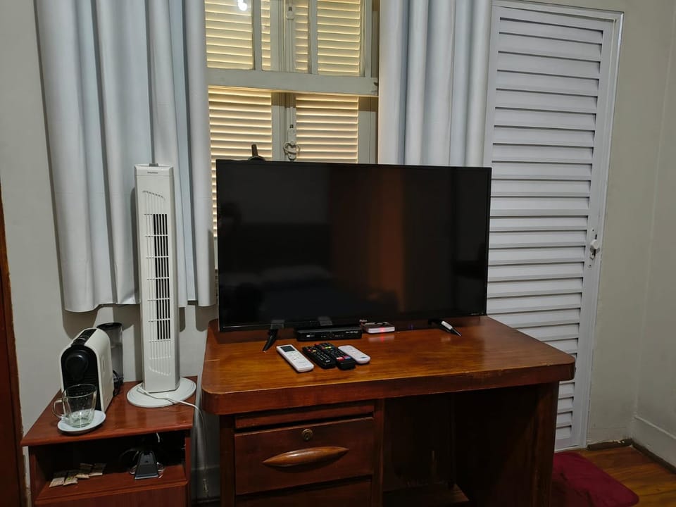 TV and multimedia, Coffee/tea facilities, flat iron
