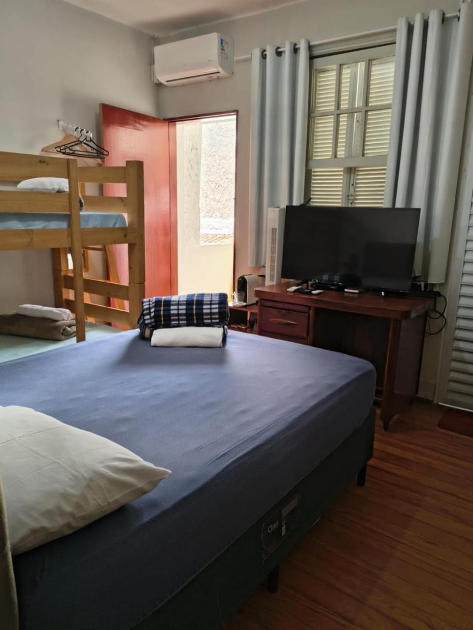 Bed, TV and multimedia, Coffee/tea facilities, Bedroom, bunk bed, air conditioner