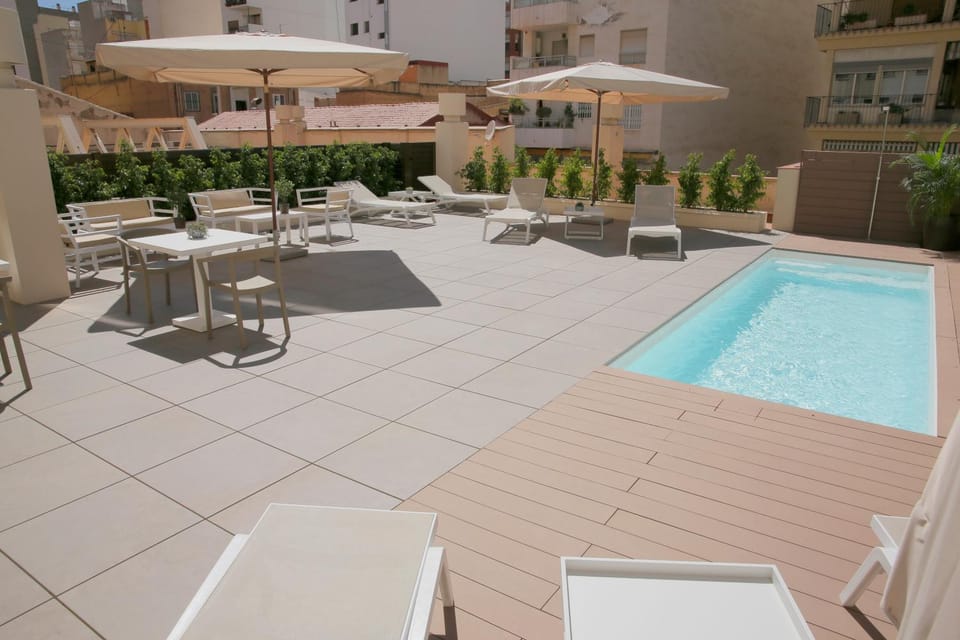Swimming pool, Swimming pool