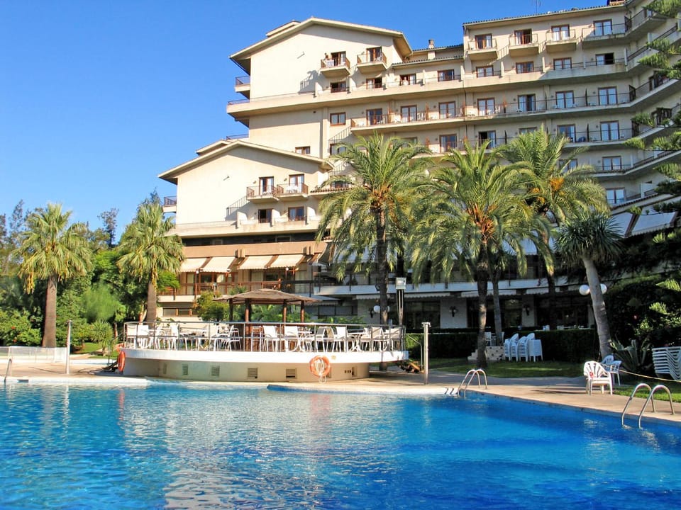 Facade/entrance, Swimming pool