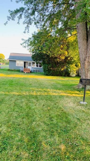 Lakefront Cottage w/ Private Beach- Niagara House in New York