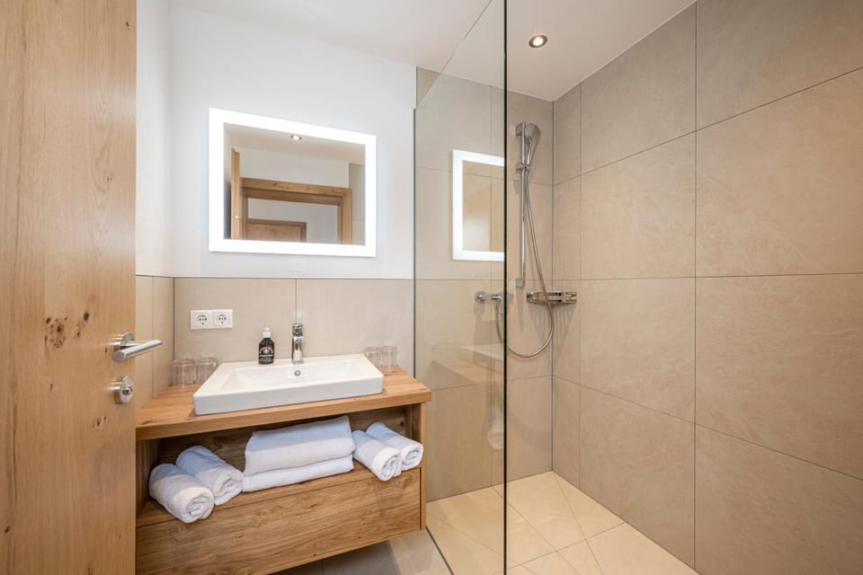 Shower, Bathroom, towels