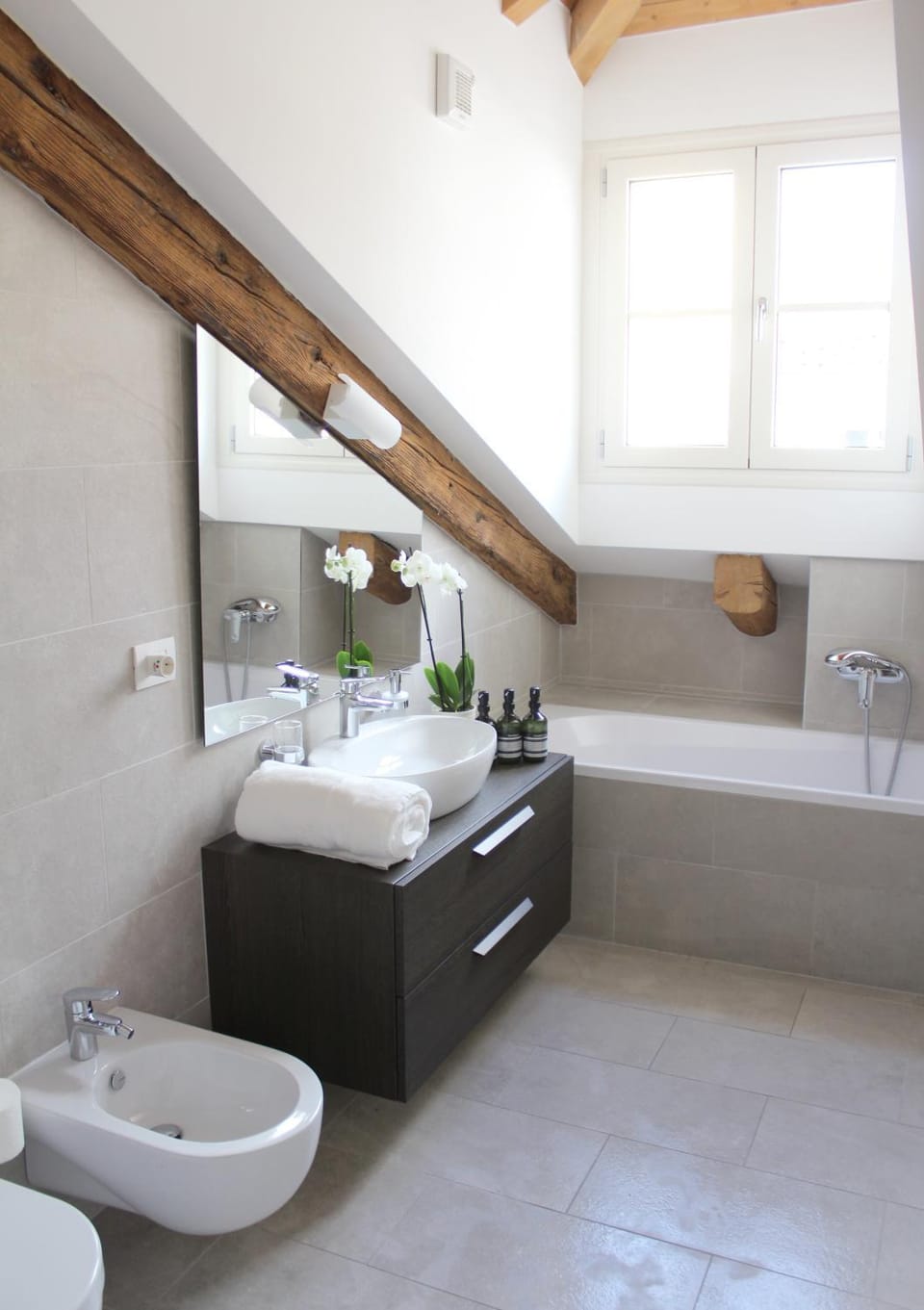 Toilet, Bathroom, towels