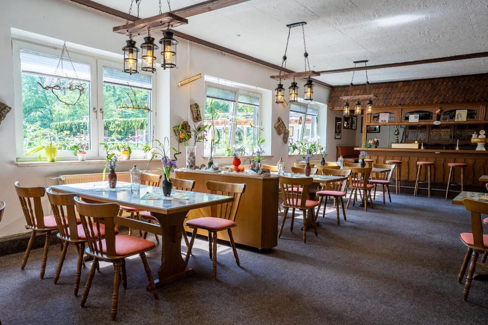 Property building, Restaurant/places to eat