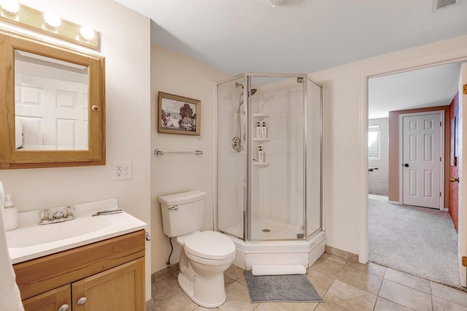 3BD Cheyenne Mountain Home w Hot Tub & Grill House in Colorado Springs