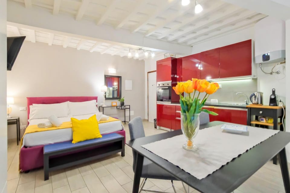 Bed, TV and multimedia, Kitchen or kitchenette, Living room, Photo of the whole room, Dining area, Bedroom, minibar