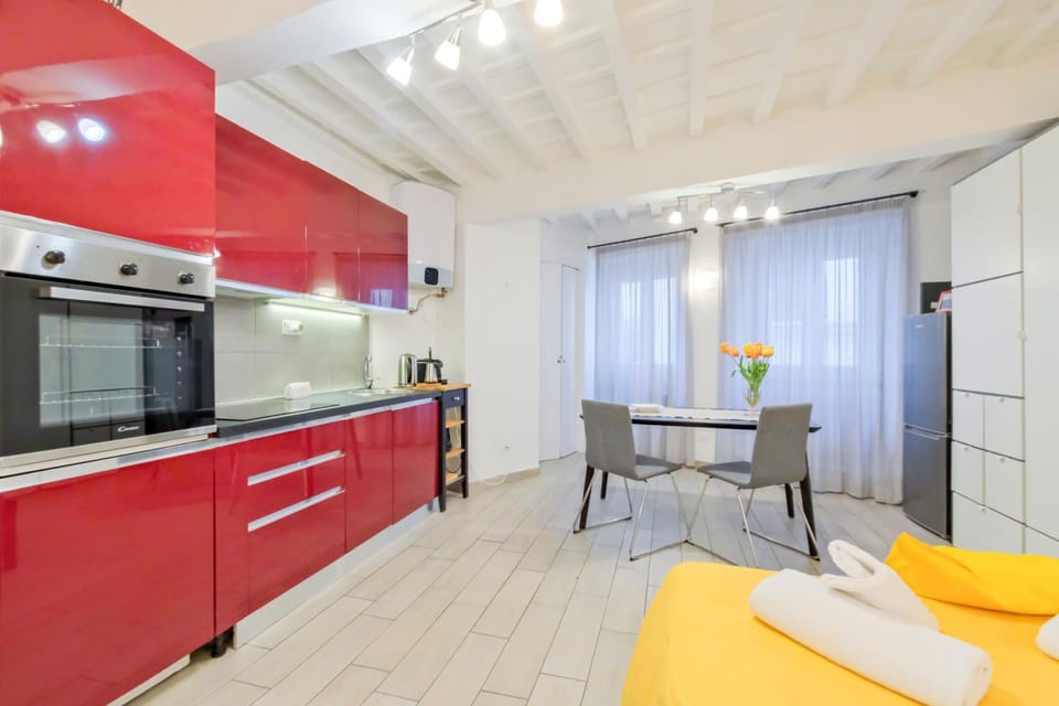 Kitchen or kitchenette, Dining area, oven, stove