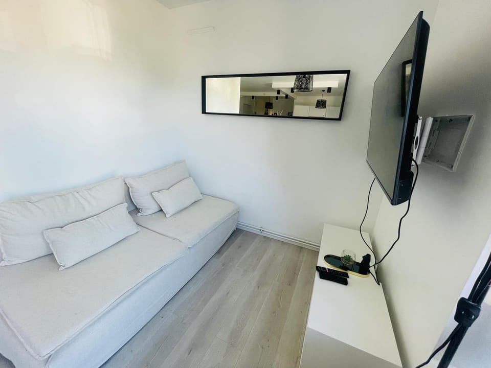 Communal lounge/ TV room, TV and multimedia, Living room, Seating area