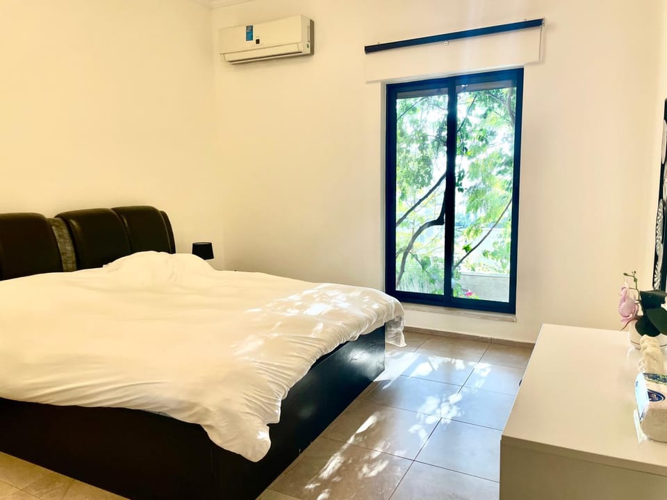 Bed, Bedroom, air conditioner
