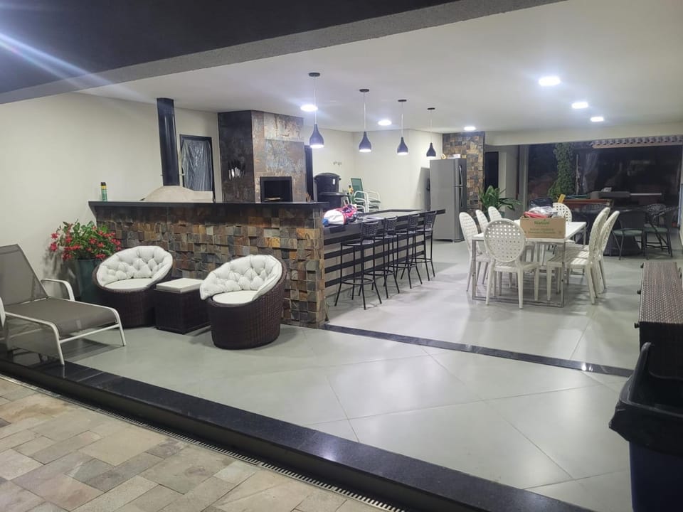 Property building, Restaurant/places to eat