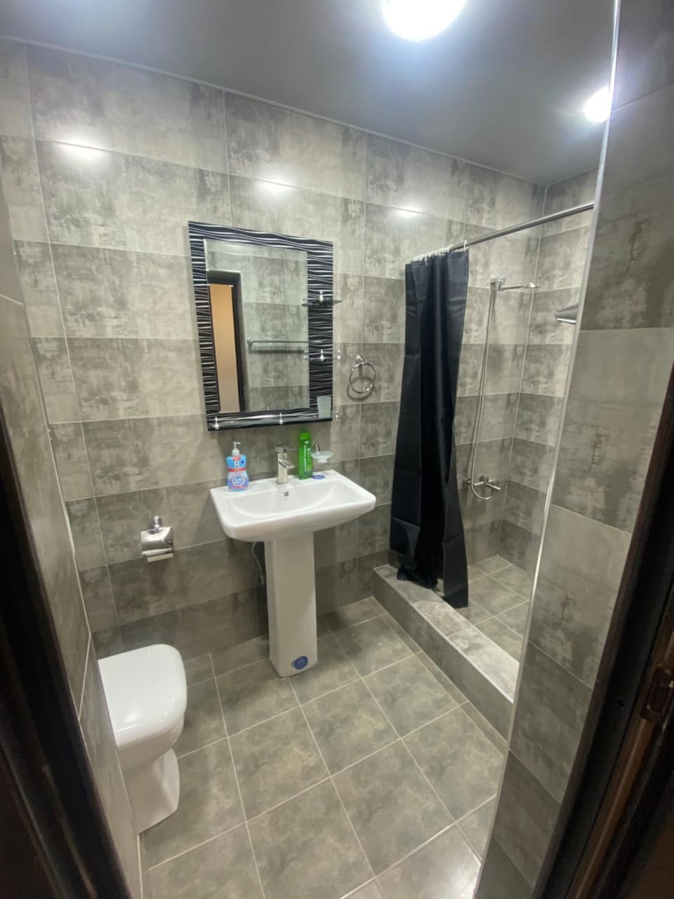 Shower, Toilet, Bathroom, towels