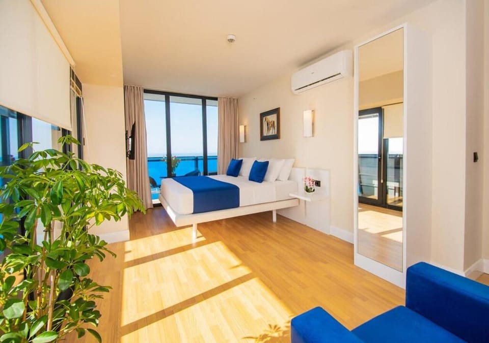 TV and multimedia, Living room, Seating area, air conditioner