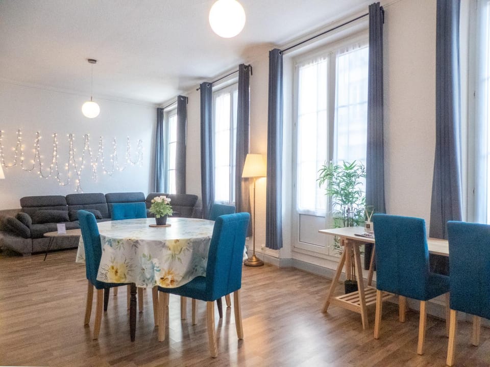 Living room, Seating area, Dining area