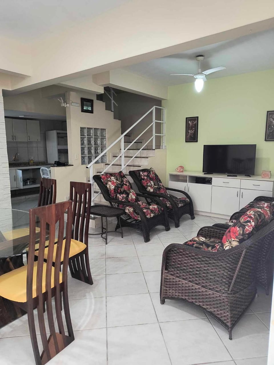 TV and multimedia, Living room, Dining area