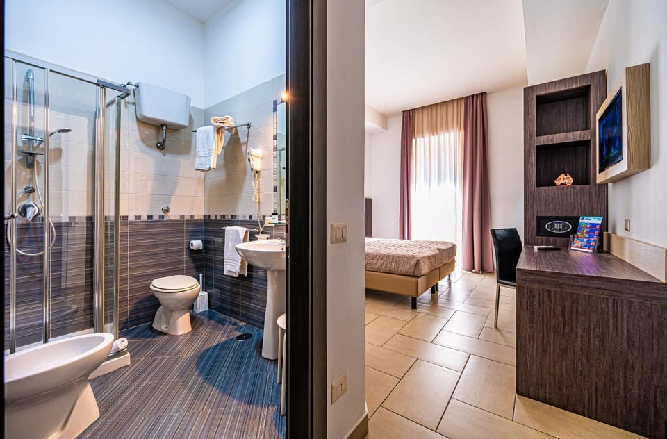 Bathroom, TV and multimedia