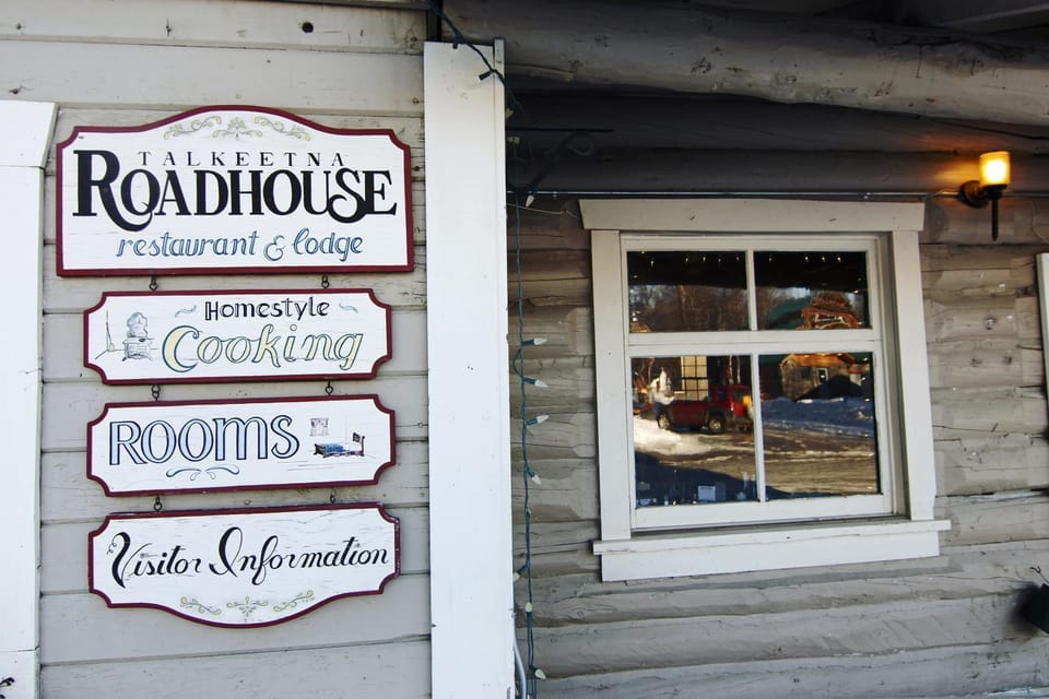 Facade/entrance, Property logo or sign, Decorative detail, Alcoholic drinks, Non alcoholic drinks