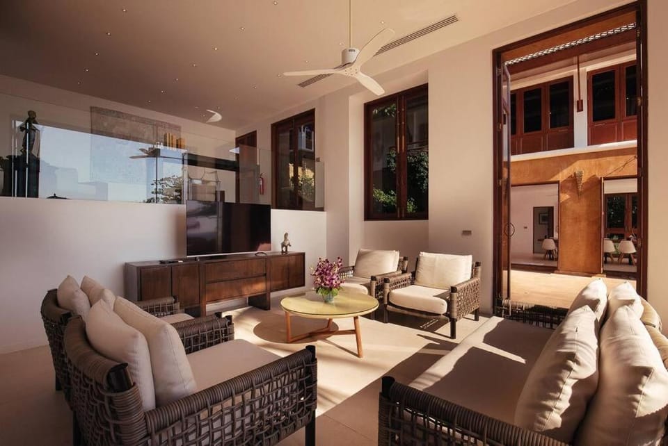 Lounge or bar, Seating area