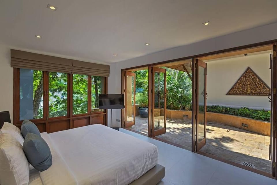 Bed, Bedroom, Garden view