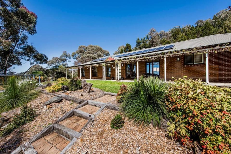 Property building, Facade/entrance, Garden