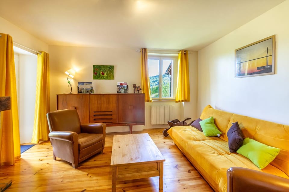 Kitchen or kitchenette, Living room, Seating area