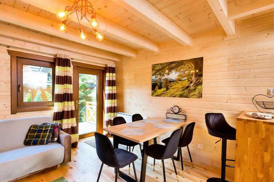 Property building, Restaurant/places to eat, Living room, Floor plan, Dining area, Breakfast