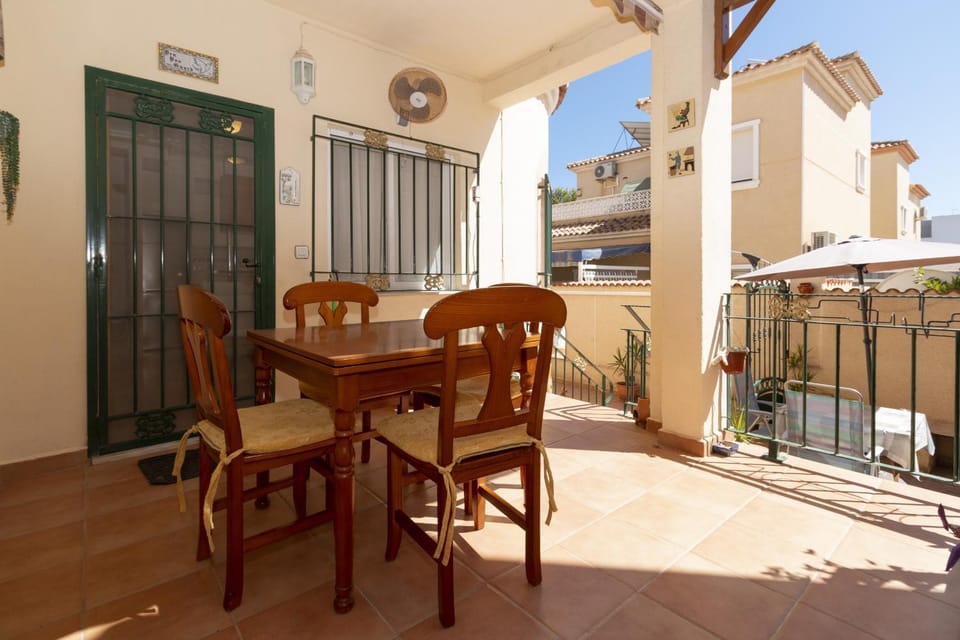 Property building, Balcony/Terrace, Dining area