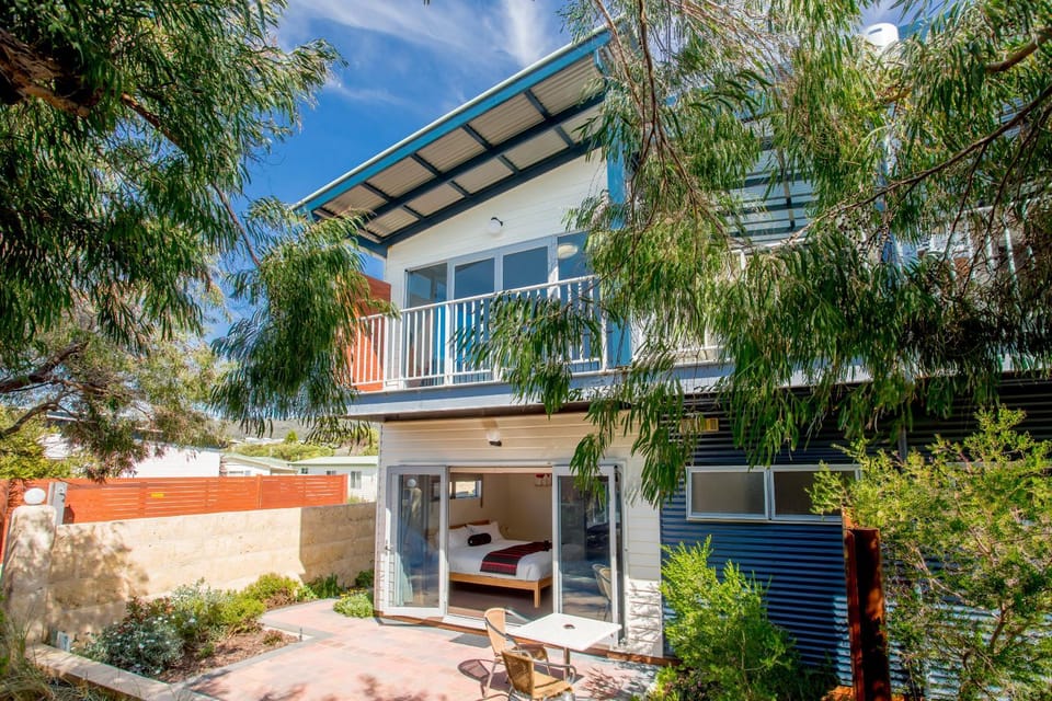 Property building, Patio, Balcony/Terrace, Garden view